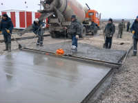Как делают бетонную стяжку в больших масштабах