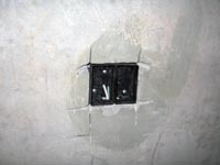 Установка розеток своими руками - закрепляем монтажную коробку в стене